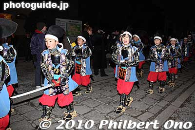 Once in a while, they would shout a war cry.
Keywords: tochigi ashikaga toshikoshi samurai warrior procession festival matsuri 