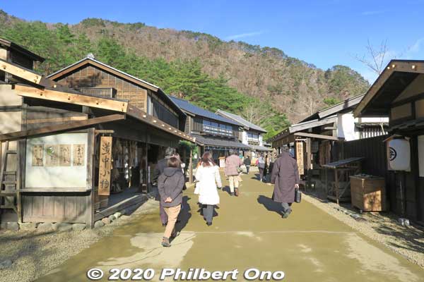 Traditional-looking townscape. Mostly dirt paths. No cars allowed.
Keywords: tochigi Edo Wonderland Nikko Edomura