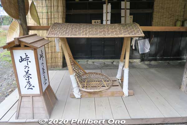 Try this simple carrier used to carry travelers over steep passes. 峠の茶屋
Keywords: tochigi Edo Wonderland Nikko Edomura