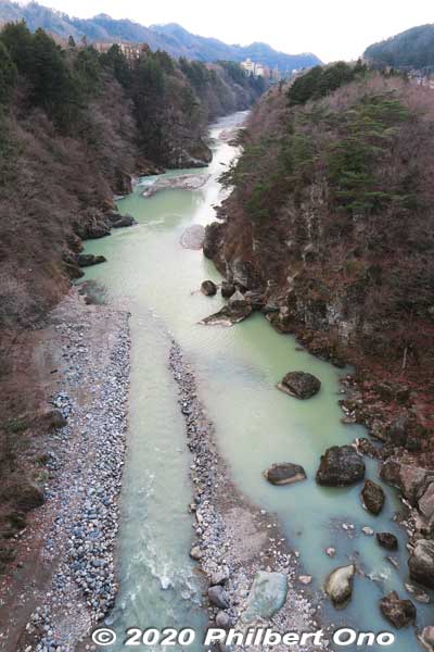 Kinugawa River as seen from Kinutateiwa Bridge in Kinugawa Onsen.
Keywords: tochigi nikko Kinugawa Onsen River japanriver