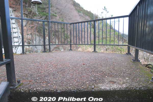 Tateiwa Scenic Point is a small lookout deck on a small hill 104 meters above the river. 楯岩展望台
Keywords: tochigi nikko Kinugawa Onsen