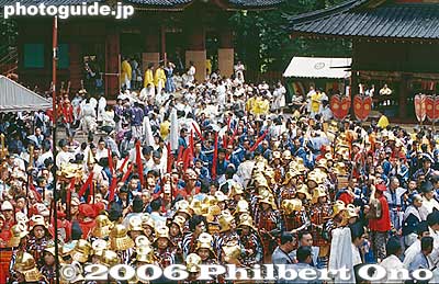 People get ready to leave and go back to Toshogu Shrine.
Keywords: tochigi nikko toshogu shrine spring festival
