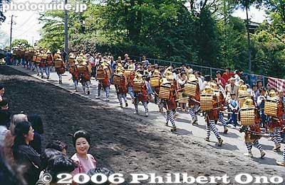 Warriors walk back up the slope in front of the Otabisho.
Keywords: tochigi nikko toshogu shrine spring festival japansamurai