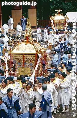 The three mikoshi are carried out of the Otabisho.
Keywords: tochigi nikko toshogu shrine spring festival