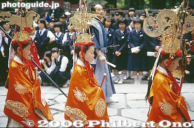 Chigo children, notice the Oriental zodiac animals on their crowns.
Keywords: tochigi nikko toshogu shrine spring festival