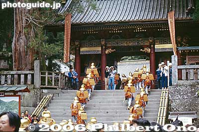 Warriors going through the Omote-mon Gate.
Keywords: tochigi nikko toshogu shrine spring festival