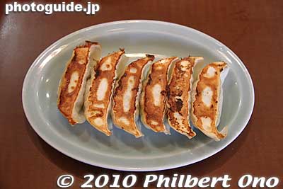 Soldiers in the 14th Division came from Utsunomiya. Sadly in 1944, the division was assigned to Palau and Anguar in the South Pacific where most of them died in bloody battles. What would a trip to Utsunomiya be without eating gyoza?
Keywords: tochigi Utsunomiya Station restaurants japanfood