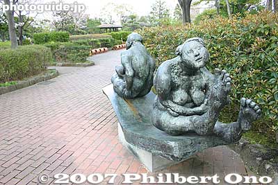 Sculpture at the park entrance. Sculptures of women must always be nude, it seems.
Keywords: tokyo arakawa-ku park sculpture