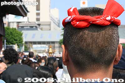 Headband
Keywords: tokyo taito-ku asakusa sanja matsuri festival sensoji mikoshi portable shrine crowd