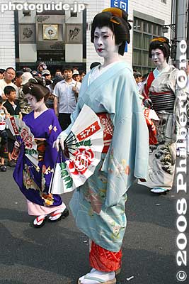 Geisha
Keywords: tokyo taito-ku asakusa sanja matsuri festival portable shrine mikoshi geisha kimono