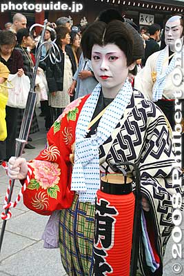 Tekomai geisha
Keywords: tokyo taito-ku asakusa sanja matsuri festival portable shrine mikoshi geisha kimono