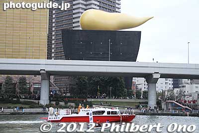Police
Keywords: tokyo taito-ku asakusa sensoji sanja matsuri festival boat procession sumida river