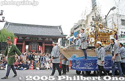 Second portable shrine. 三社大権現祭礼　船渡御
Keywords: tokyo taito-ku asakusa jidai matsuri festival historical period
