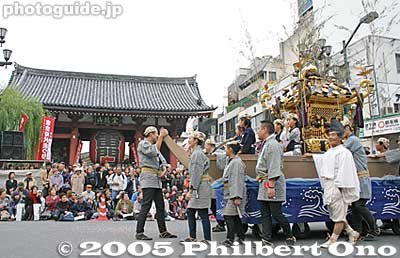 Third portable shrine. 三社大権現祭礼　船渡御
Keywords: tokyo taito-ku asakusa jidai festival historical period