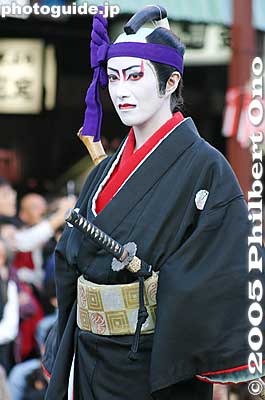 Hanakawa do Sukeroku, a favorite son of Asakusa and famed womanizer. He was loved by the people since he sided with the weak and defeated the strong. Made into a kabuki character. 花川戸助六　意休
Keywords: tokyo taito-ku asakusa jidai matsuri festival historical period