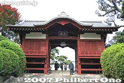 Furomon Gate (Ageless Gate) 不老門
Keywords: tokyo bunkyo-ku ward shingon buddhist temple