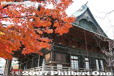 Side of Kannon-do main worship hall and autumn leaves
Keywords: tokyo bunkyo-ku ward shingon buddhist temple autumn fall leaves foliage