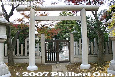 Grave of Okuma Shigenobu, former Prime Minister and founder of Waseda University.
Keywords: tokyo bunkyo-ku ward shingon buddhist temple