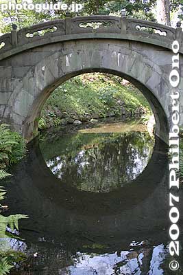 Engetsukyo Bridge (Full Moon Bridge) so named because it creates full moon with its reflection in the water. 円月橋
Keywords: tokyo bunkyo-ku ward koishikawa korakuen japanese garden bridge