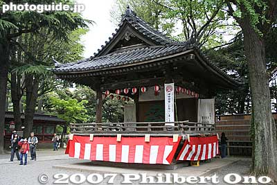 Nezu Shrine Kaguraden
Keywords: tokyo bunkyo-ku nezu jinja shrine