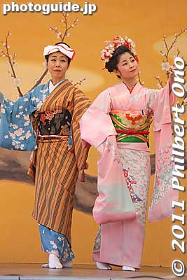 Nihon buyo dancers from Odori no Kukan. 日本舞踊 おどりの空間
Keywords: tokyo bunkyo-ku ward yushima tenjin tenmangu shinto shrine ume matsuri plum blossoms flowers festival nihon buyo 