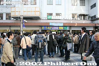 Always a crowd in front of JR Akihabara Station
Keywords: tokyo chiyoda-ku ward akihabara electronics shops stores shopping train station