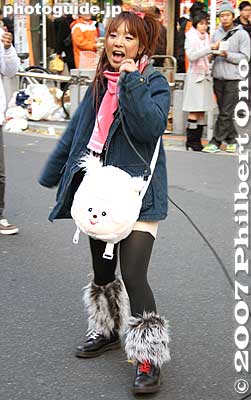 Here's a cutie trying to gather attention.
Keywords: tokyo chiyoda-ku ward akihabara electronics shops stores shopping street performers singers