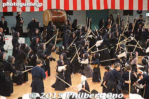 Kendo people were a noisy lot with their swords hitting each other.
Keywords: tokyo chiyoda-ku budokan martial arts