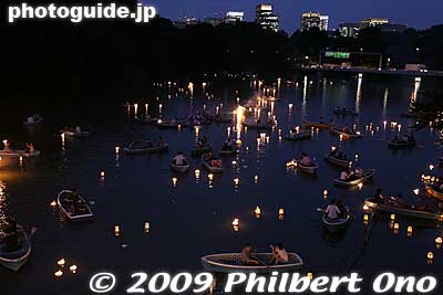 Pretty at night with all the lanterns in the Chidorigafuchi moat.
Keywords: tokyo chiyoda-ku chidorigafuchi matsuri7