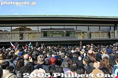 9:43 am: Almost front and center
Keywords: Tokyo Chiyoda-ku ward emperor akihito birthday Imperial Palace