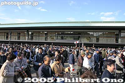 10:25 am: Clearing out the crowd. We were promptly herded to the exit to make room for the next horde of people waiting to see the Emperor who appeared two more times that day.
Keywords: Tokyo Chiyoda-ku ward emperor akihito birthday Imperial Palace