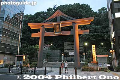 Sanno torii gate 山王鳥居
Keywords: tokyo chiyoda-ku hie jinja shrine torii