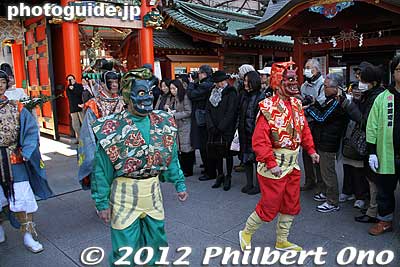 Blue and red ogre representing the evil spirits to be chased away.
Keywords: tokyo chiyoda-ku kanda myojin shrine setsubun festival matsuri