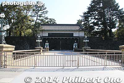 Keywords: tokyo chiyoda-ku imperial palace kokyo bridge moat