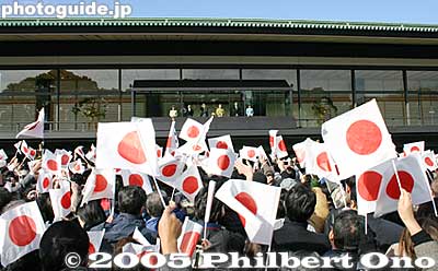 The Emperor and Empress appear on the veranda of this building on his birthday (Dec. 23) and Jan. 2. Well-wishers wave flags in the Kyuden Totei plaza. Also see the [url=http://www.youtube.com/watch?v=2OACTnO6qks]video at YouTube[/url].
Keywords: tokyo chiyoda-ku imperial palace kokyo