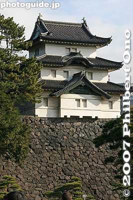 Fujimi Turret. Since Edo Castle had lost its castle tower which was never rebuilt, this turret served the functions of a castle tower. 富士見櫓
Keywords: tokyo chiyoda-ku imperial palace kokyo turret