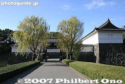 Otemon Gate, Edo Castle's main gate. 大手門
Keywords: tokyo chiyoda-ku imperial palace kokyo edo japancastle gate