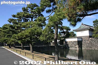 Keywords: tokyo chiyoda-ku imperial palace kokyo edo castle moat turret
