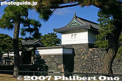 Keywords: tokyo chiyoda-ku imperial palace kokyo edo castle moat gate