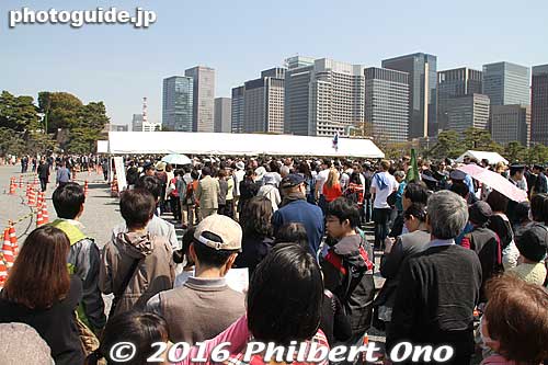 It seemed that it was going to take forever to get in.
Keywords: tokyo chiyoda-ku imperial palace
