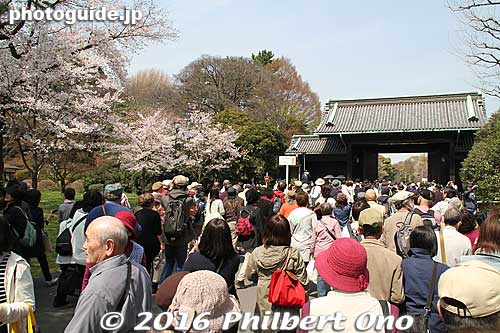 The exit at Inui Gate
Keywords: tokyo chiyoda-ku imperial palace inui-dori sakura cherry blossoms
