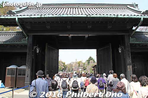 Inui Gate
Keywords: tokyo chiyoda-ku imperial palace inui-dori
