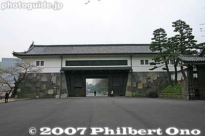 Sakuradamon Gate
Keywords: tokyo chiyoda-ku imperial palace kokyo edo castle gate