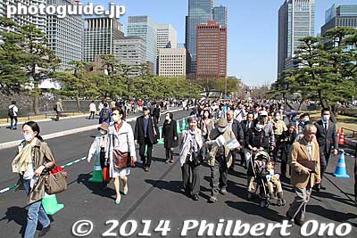 What happened was, tens of thousands of people showed up. On the first day April 4, 2014, over 55,000 people came to see the Inui-dori sakura.
Keywords: tokyo chiyoda-ku imperial palace kokyo