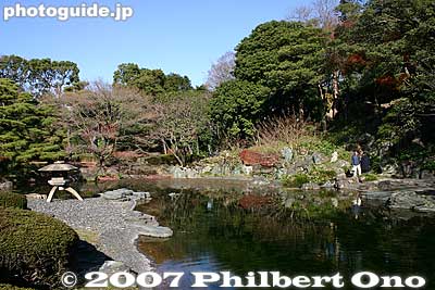 Keywords: tokyo chiyoda-ku imperial palace kokyo garden pond