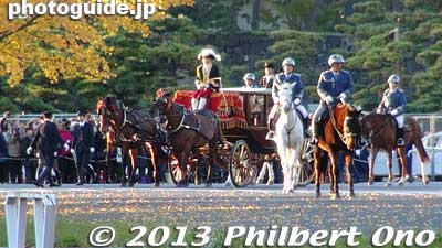So I stuck around for about 15 min. and sure enough, at around 4 pm, her horse-drawn carriage appeared after she had shown her credentials to the emperor. I whipped out my camcorder and still camera and started shooting.
Keywords: tokyo chiyoda-ku imperial palace kokyo ambassador caroline kennedy