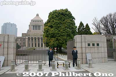 Guarded entrance to National Diet
Keywords: tokyo chiyoda-ku national diet capital kokkai gijido government politics nagatacho nagata-cho