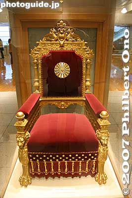 Throne used by the Emperor in the National Diet during the Meiji Period. 御椅子
Keywords: tokyo chiyoda-ku national diet capital kokkai gijido government politics nagatacho nagata-cho
