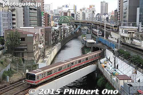 JR Ochanomizu Station with Marunouchi Line 
Keywords: tokyo chiyoda ochanomizu
