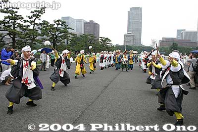 During this break period, the shrine priest and other representatives enter the Imperial Palace to pray for the peace, happiness, and prosperity of the Imperial family. Hie Shrine is the only shrine in Japan bestowed with this privilege.
Keywords: tokyo chiyoda-ku hie jinja shrine sanno matsuri festival procession imperial palace